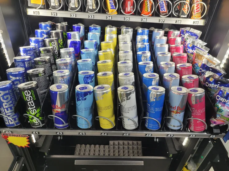 Energy-Drinks in langen Reihen