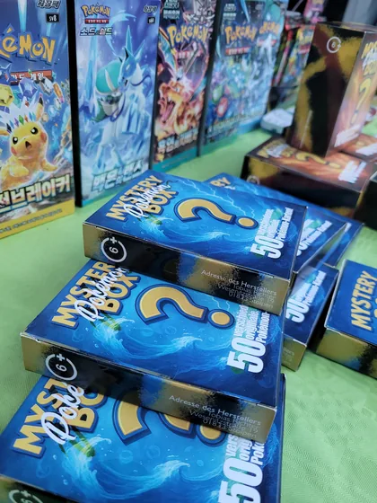 Mystery-Boxen mit Fragezeichen