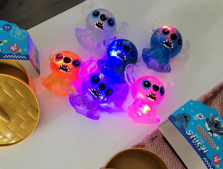 Leuchtende Stitch-Squishys