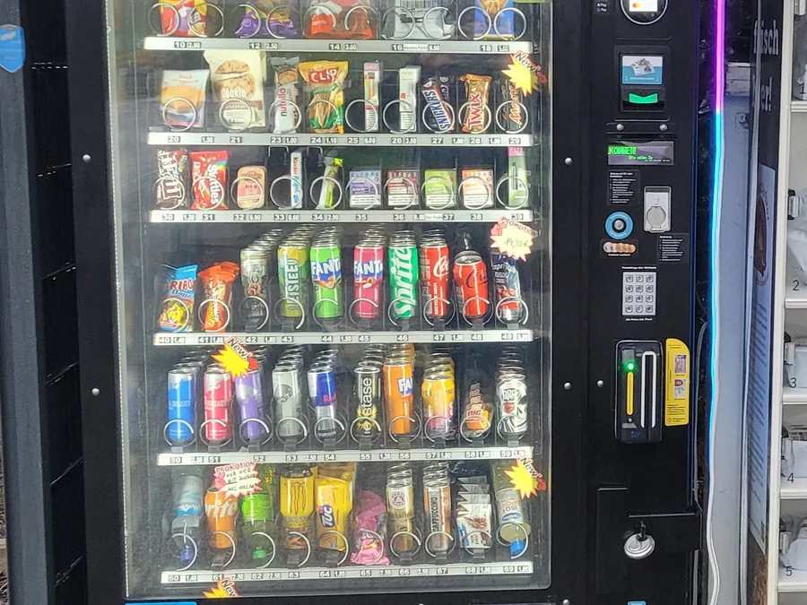 Blick auf die volle Scheibe unseres Automaten in Fritzlar